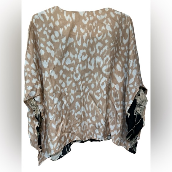 Chico’s Black Label Reversible Silk-Blend Anyway Top NWOT - Picture 2 of 5